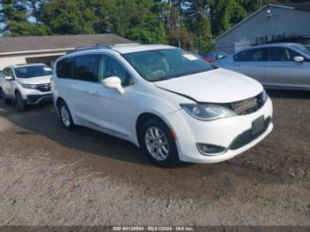  Salvage Chrysler Pacifica