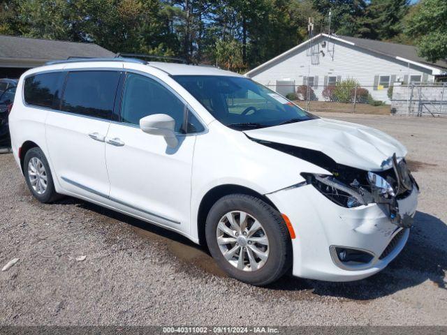  Salvage Chrysler Pacifica