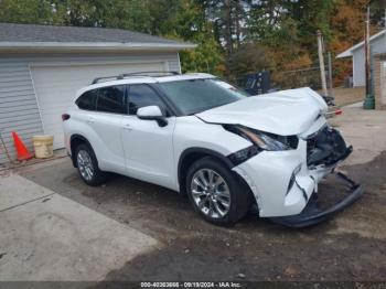  Salvage Toyota Highlander