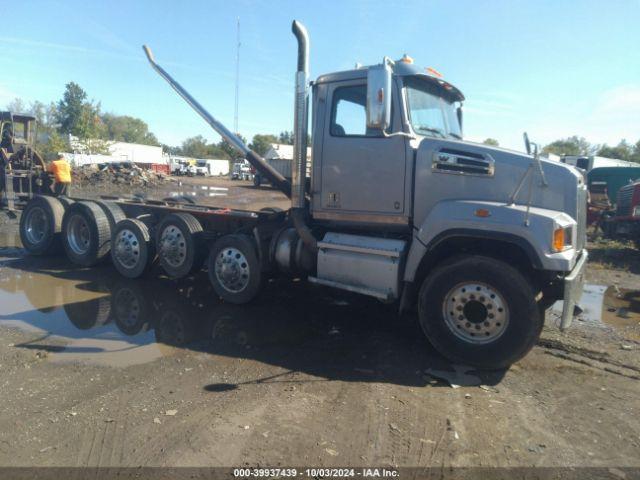  Salvage Western Star 4700 Set Forward Axle