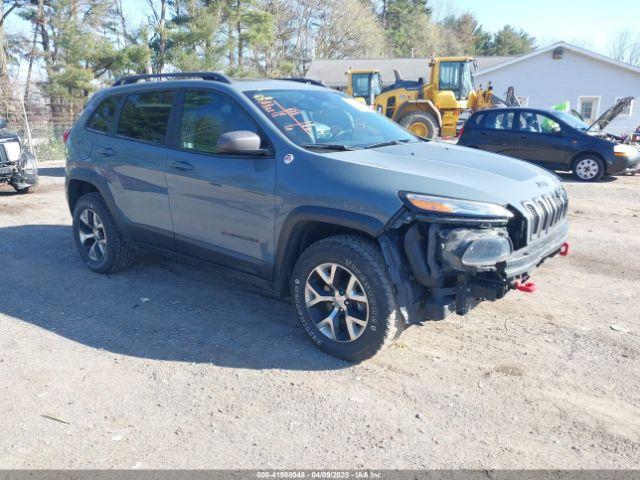  Salvage Jeep Cherokee