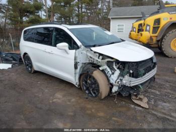 Salvage Chrysler Pacifica