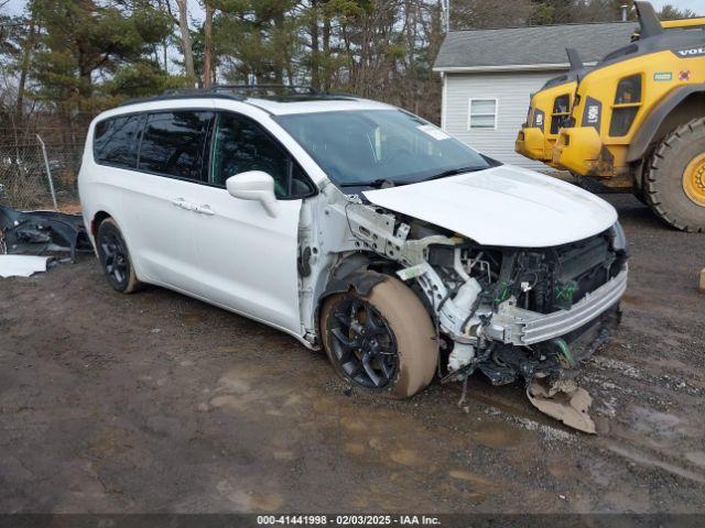  Salvage Chrysler Pacifica