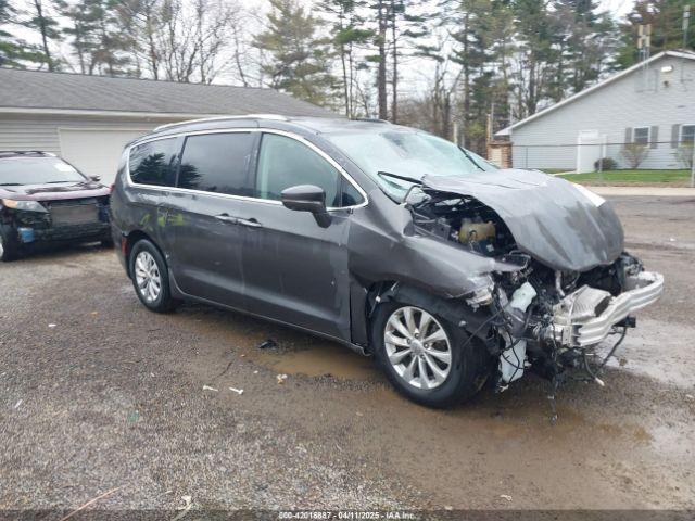  Salvage Chrysler Pacifica