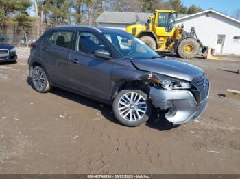  Salvage Nissan Kicks