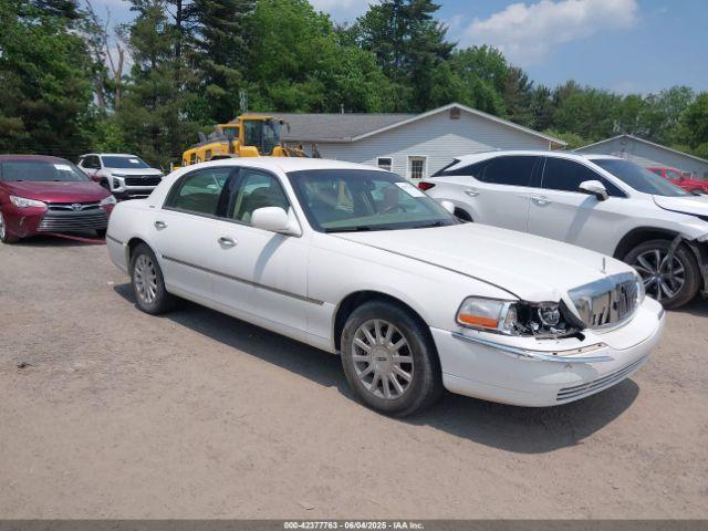  Salvage Lincoln Towncar