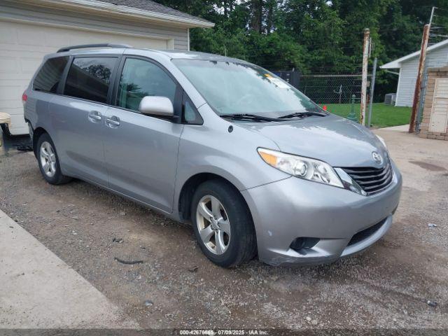  Salvage Toyota Sienna