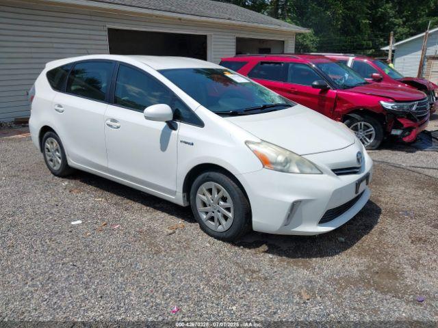  Salvage Toyota Prius v