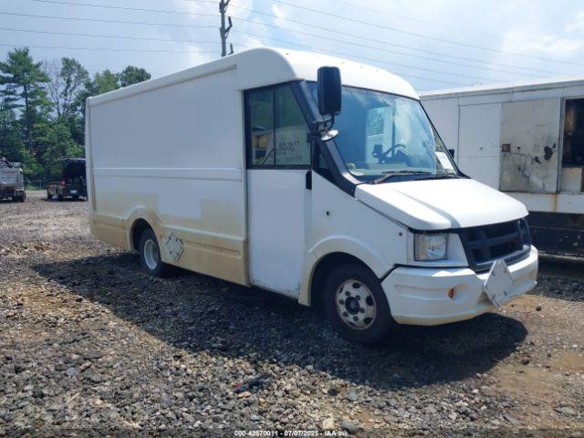  Salvage Isuzu Commercial Van