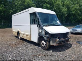 Salvage Isuzu Commercial Van