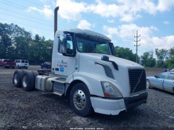  Salvage Volvo Vn