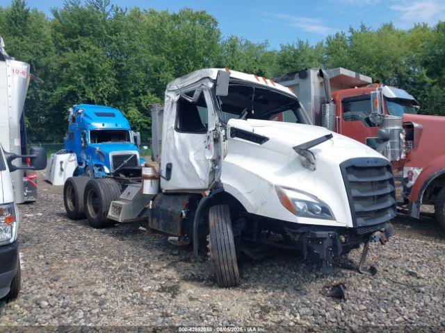  Salvage Freightliner New Cascadia 116