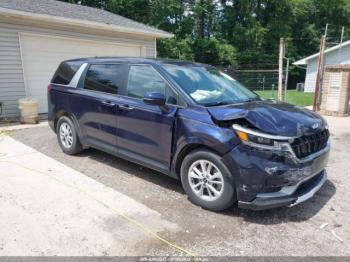  Salvage Kia Carnival