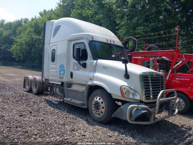  Salvage Freightliner Cascadia 125