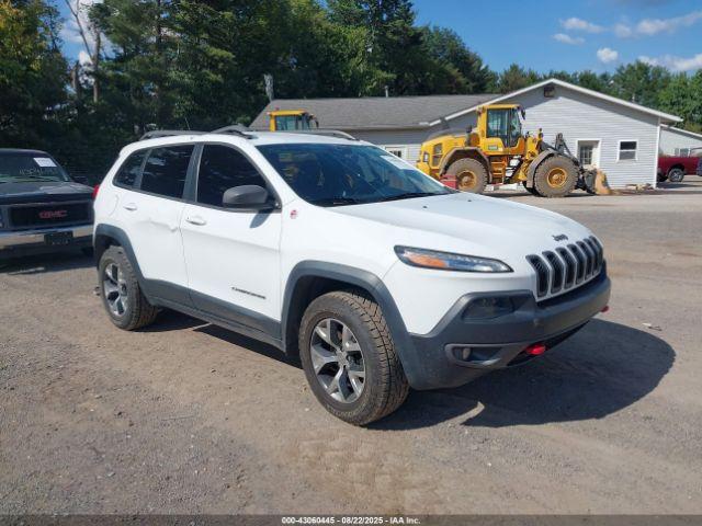  Salvage Jeep Cherokee