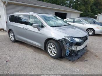  Salvage Chrysler Pacifica