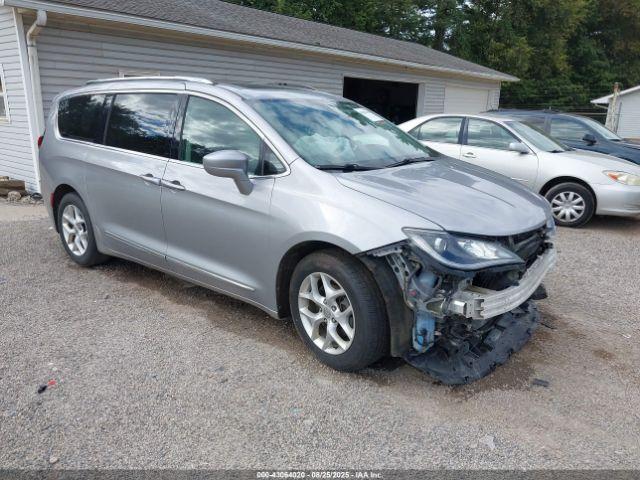 Salvage Chrysler Pacifica