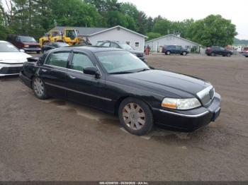  Salvage Lincoln Towncar