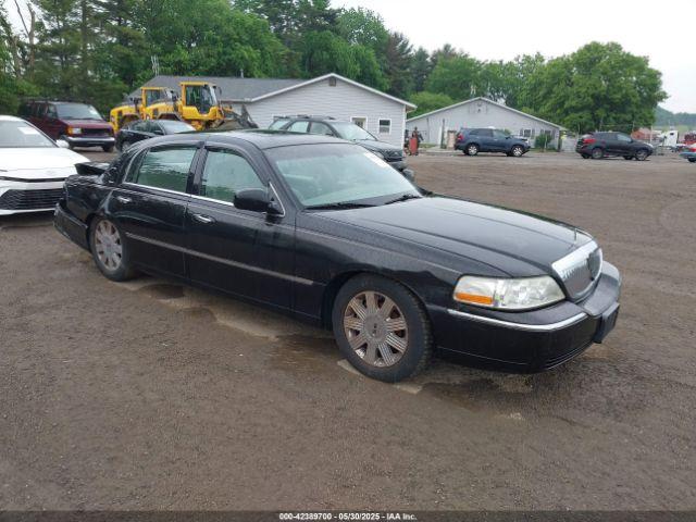  Salvage Lincoln Towncar
