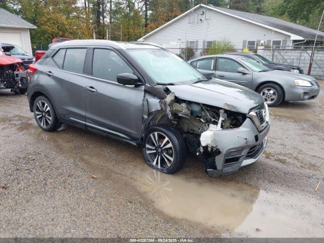  Salvage Nissan Kicks