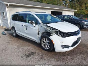  Salvage Chrysler Pacifica
