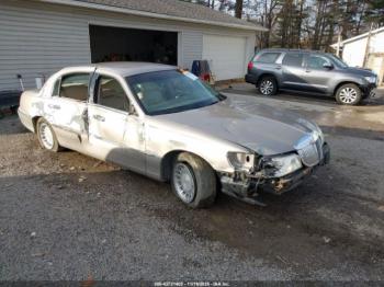  Salvage Lincoln Towncar