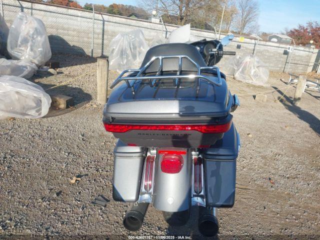 Harley-Davidson Flhtk Image 7