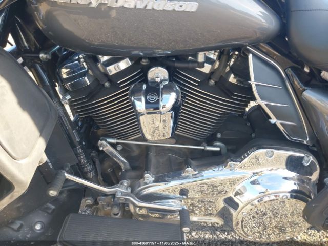 Harley-Davidson Flhtk Image 11