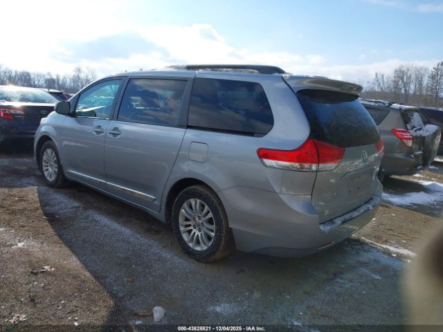Toyota Sienna Xle V6 8 Passenger Image 3