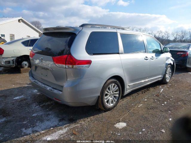 Toyota Sienna Xle V6 8 Passenger Image 8