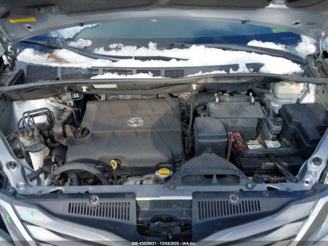 Toyota Sienna Xle V6 8 Passenger Image 7