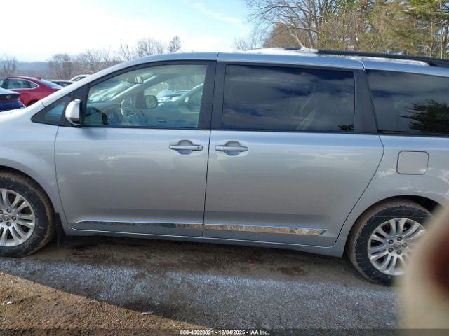 Toyota Sienna Xle V6 8 Passenger Image 12