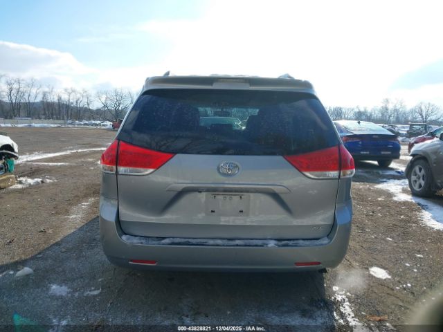 Toyota Sienna Xle V6 8 Passenger Image 2