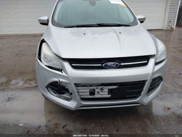 Ford Escape Titanium Image 2