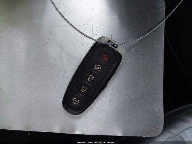 Ford Escape Titanium Image 11