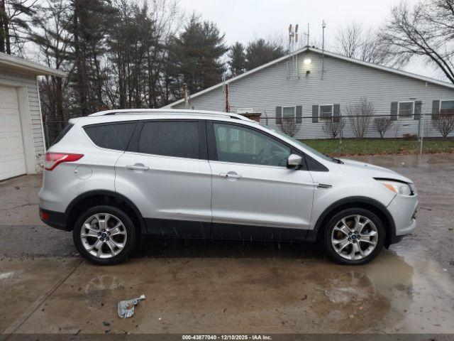 Ford Escape Titanium Image 13