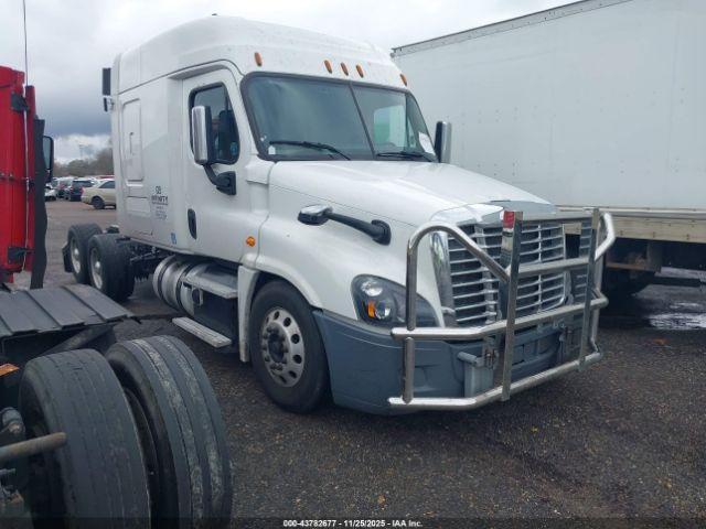  Salvage Freightliner Cascadia 125