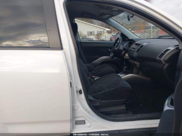 Mitsubishi Outlander Es Image 5