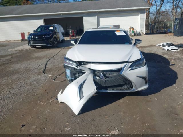 Lexus Es Ultra Luxury Image 17