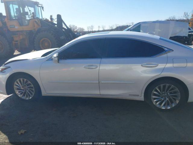 Lexus Es Ultra Luxury Image 11