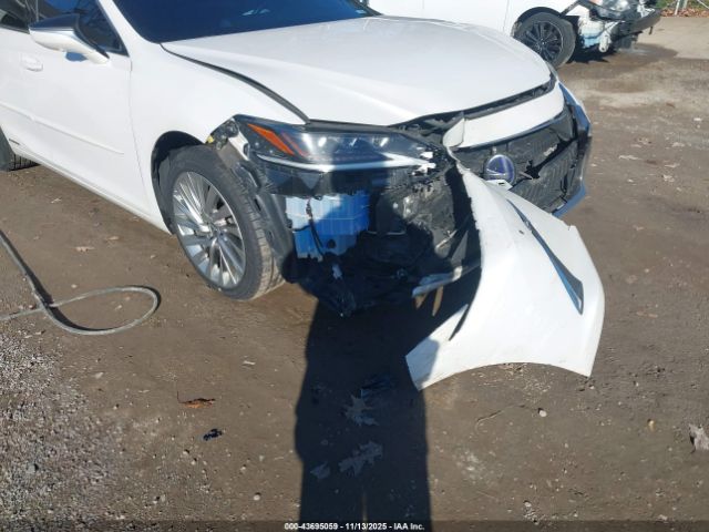 Lexus Es Ultra Luxury Image 15