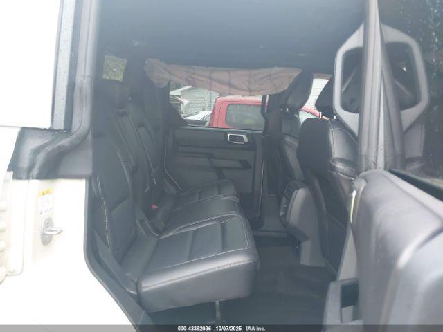 Ford Bronco Outer Banks Image 2