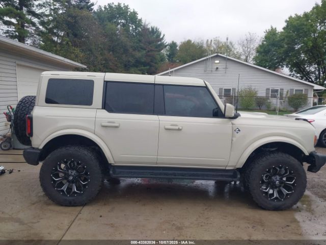 Ford Bronco Outer Banks Image 11