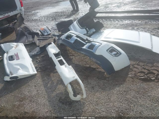 General Motors Sierra 3500HD Denali Image 12