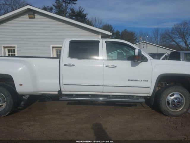 General Motors Sierra 3500HD Denali Image 15