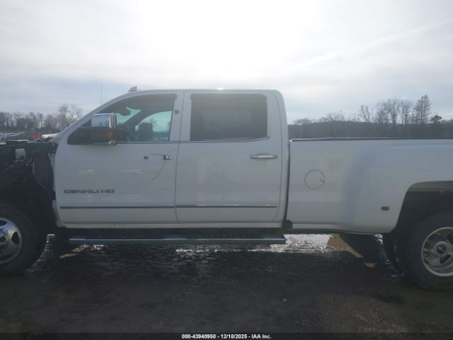 General Motors Sierra 3500HD Denali Image 3