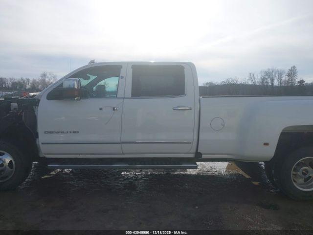 General Motors Sierra 3500HD Denali Image 3