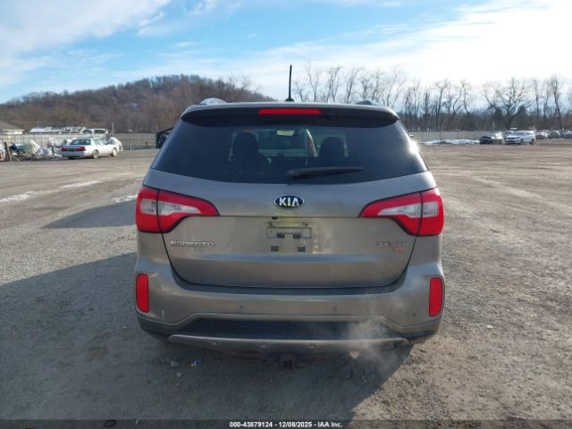 Kia Sorento Limited V6 Image 9