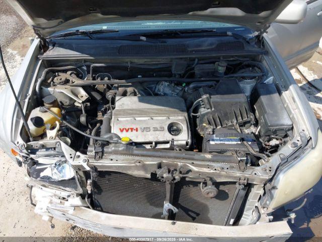 Toyota Highlander V6 Image 2