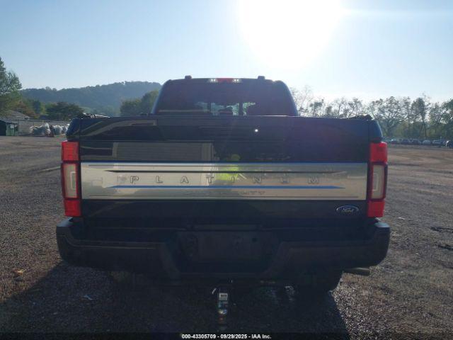 Ford F-250 Platinum Image 17